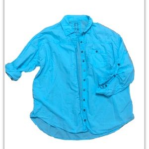 Pete & Greta Johnny was blue button down over side shirt